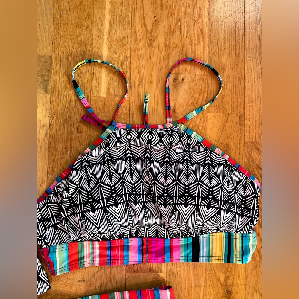 Title Nine Black & White Geometric Three-Piece Bikini Set with Neon Lime Lining - Picture 3 of 11